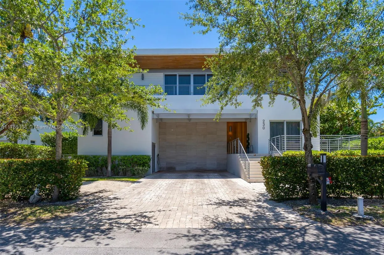 South Florida Real Estate | View 230 W Mcintyre St | Listing