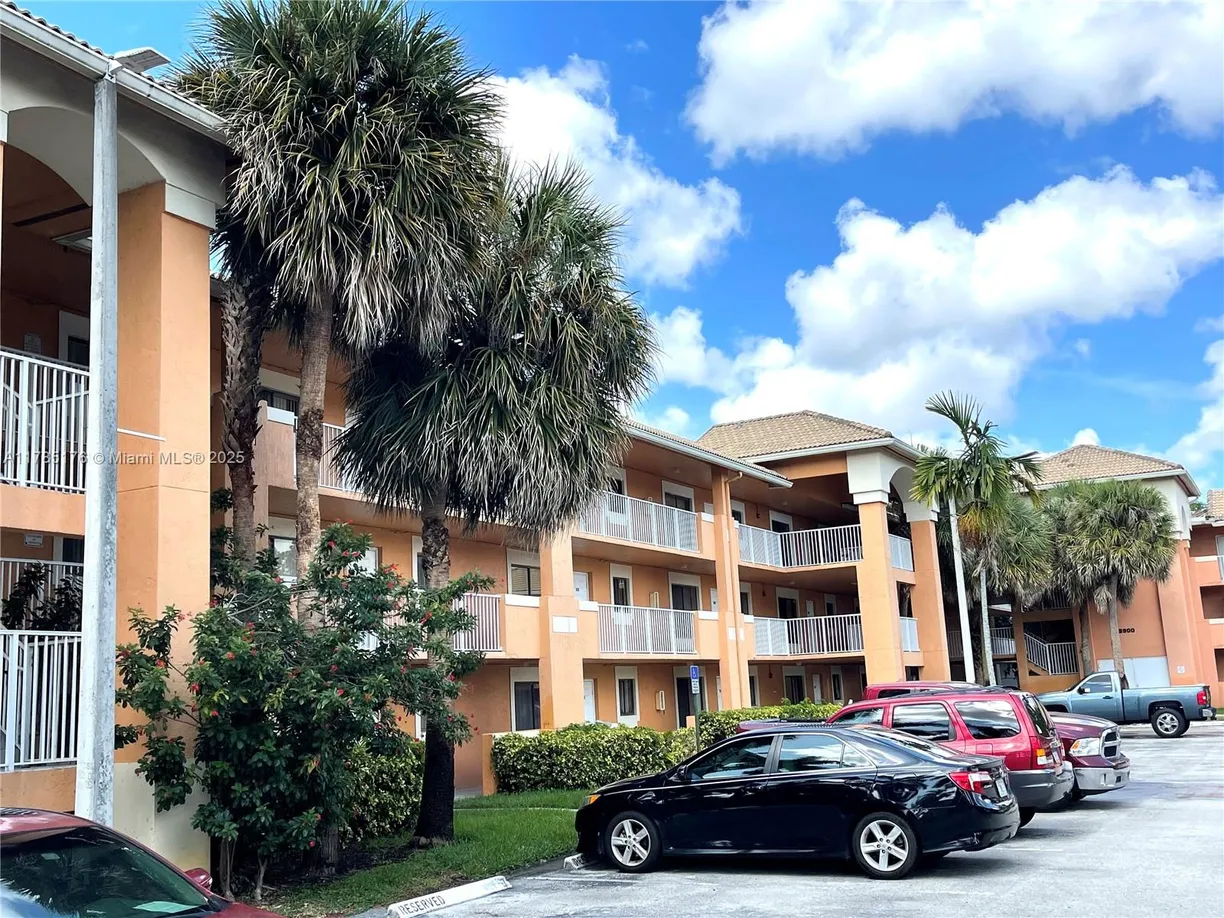 South Florida Real Estate | View 6900 SW 39th St, 206J | 2 Beds, 2 Baths