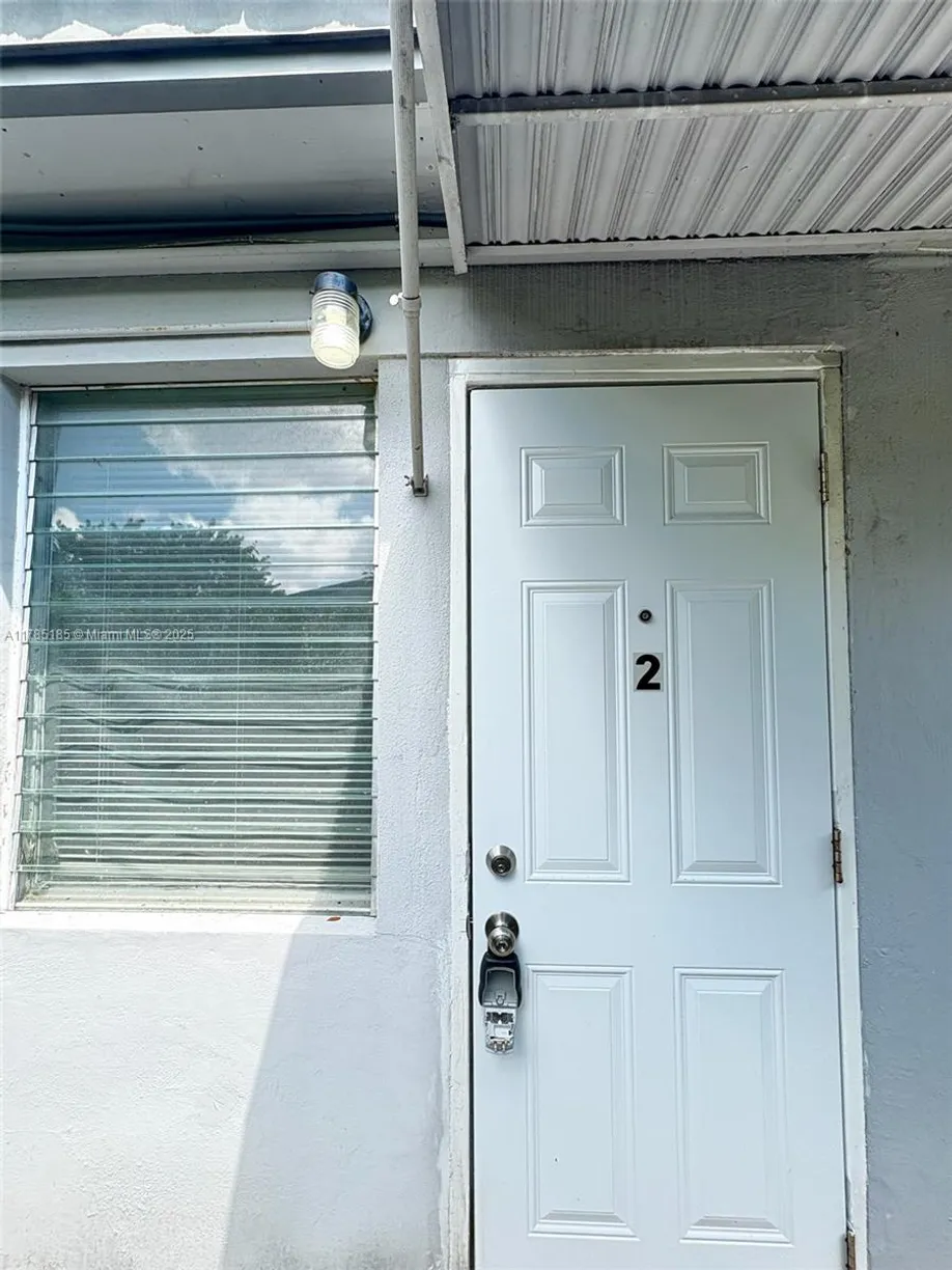 South Florida Real Estate | View 1919 Thomas St, 2 | 1 Bed, 1 Bath