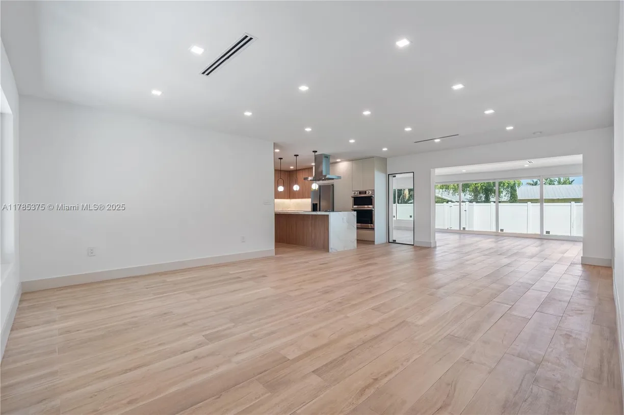 South Florida Real Estate | View 1917 N Swinton Ave | Listing
