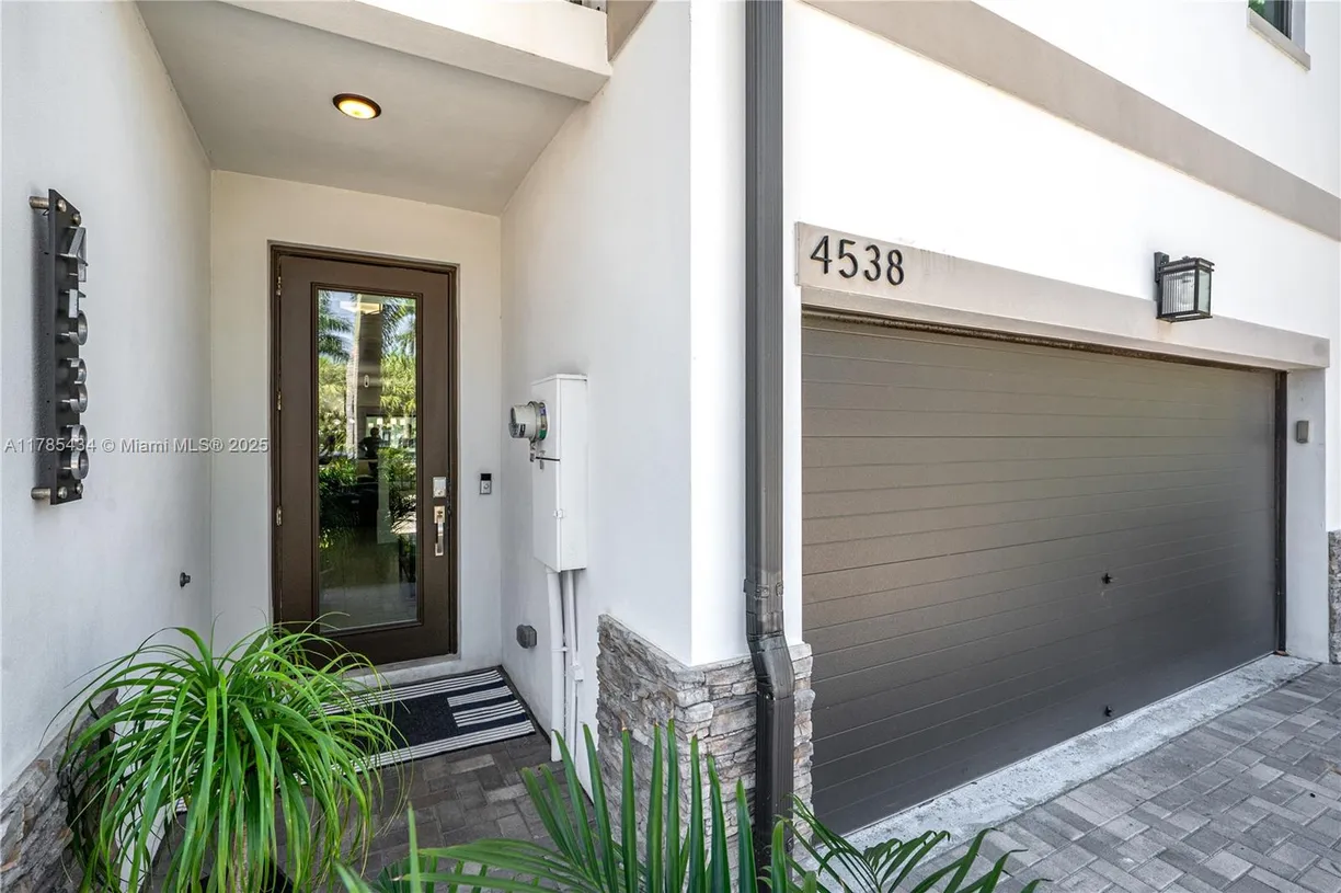 South Florida Real Estate | View 4538 S Aqua Bella Ln | Listing