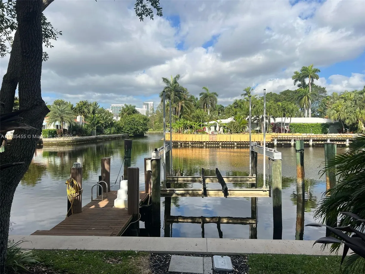 South Florida Real Estate | View 87 Hendricks Isle, 87 | Listing