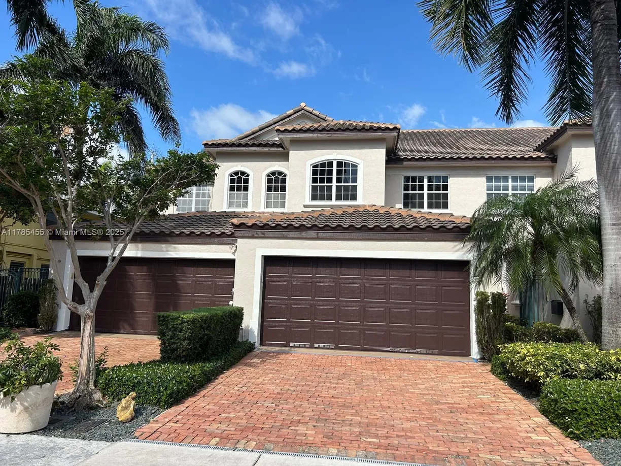 South Florida Real Estate | View 87 Hendricks Isle, 87 | 3 Beds, 2 Baths