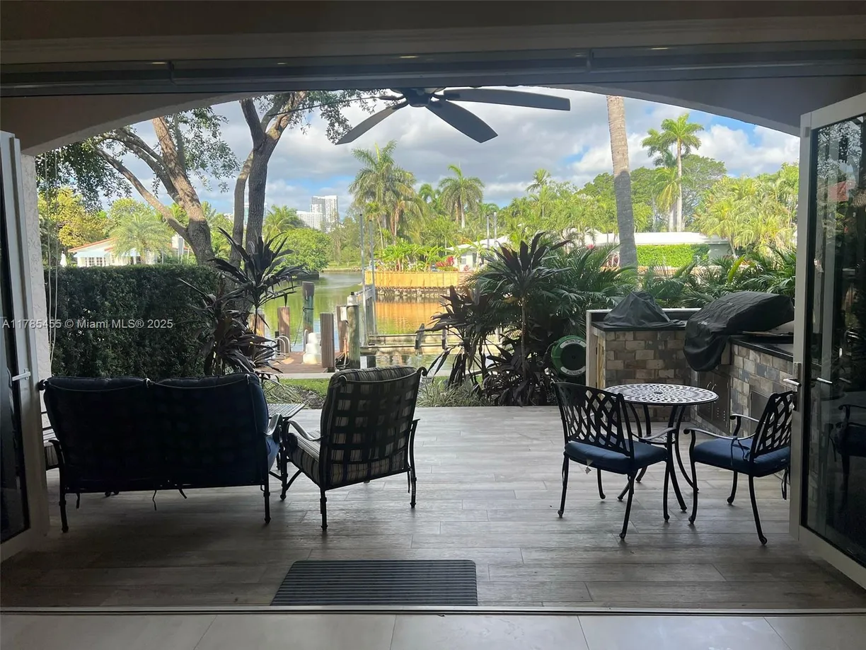 South Florida Real Estate | View 87 Hendricks Isle, 87 | Listing