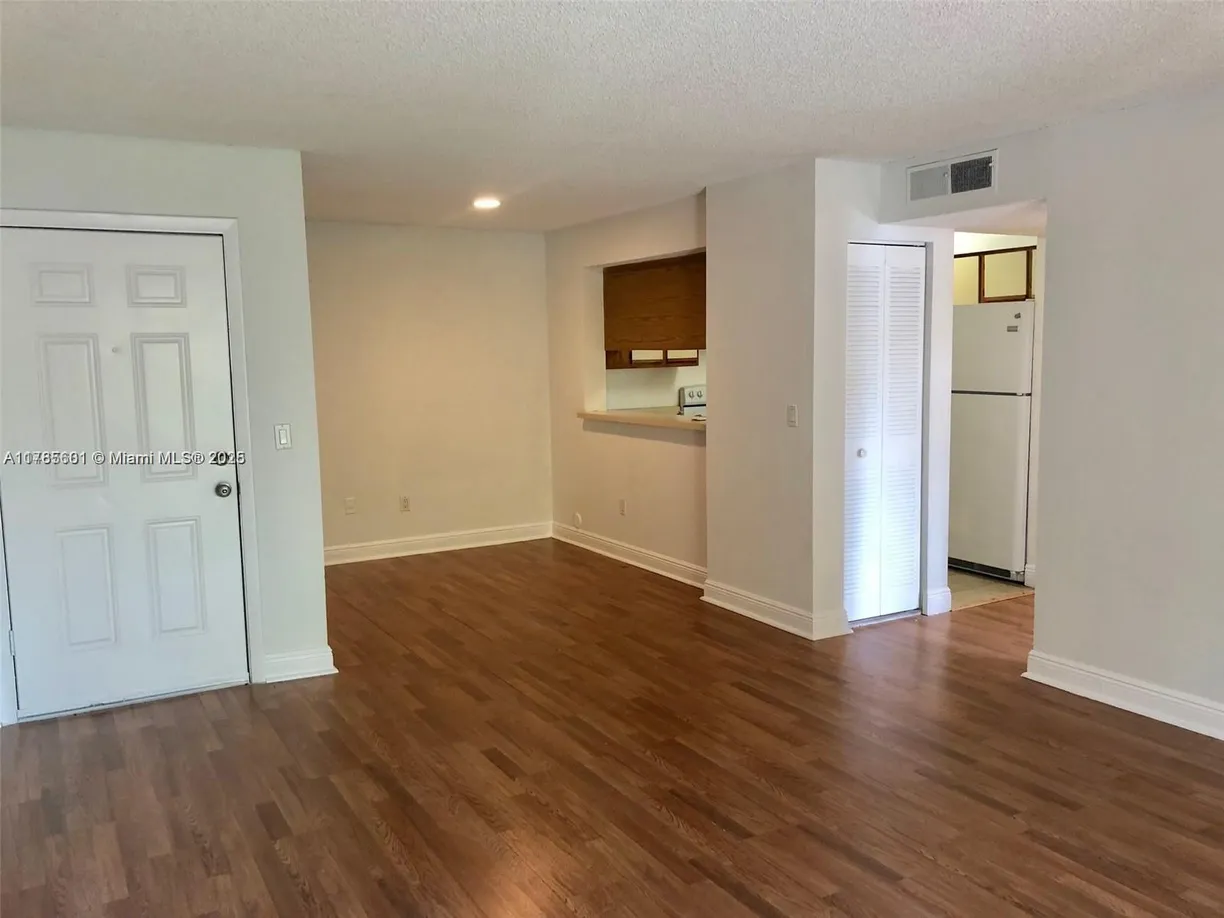 South Florida Real Estate | View  | 1 Bed, 1 Bath