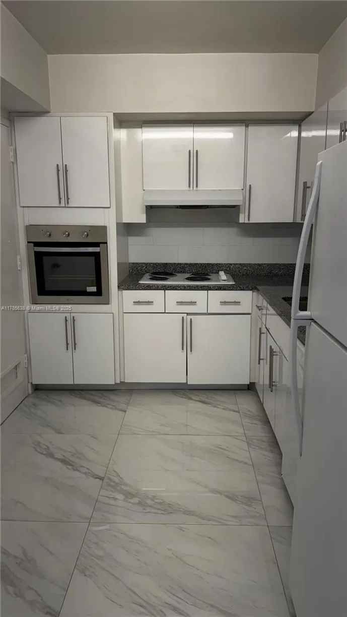 South Florida Real Estate | View 400 Kings Point Dr, 1118 | 1 Bed, 1 Bath