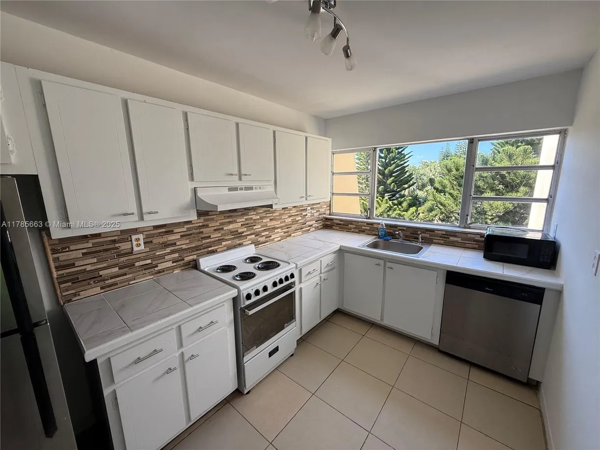 South Florida Real Estate | View 952 NE 199th St, 4K | Listing