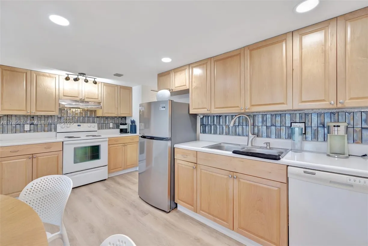 South Florida Real Estate | View 1901 N Andrews Ave, 101 | 1 Bed, 1 Bath