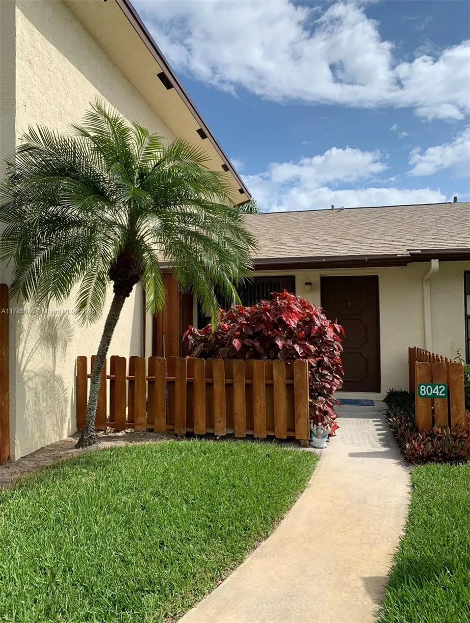 South Florida Real Estate | View 8042 SE Villa Cir, 8042 | 2 Beds, 2 Baths