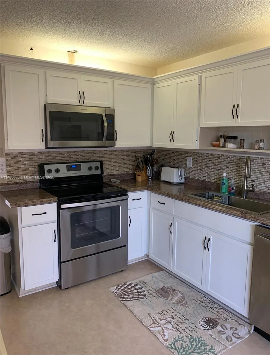 South Florida Real Estate | View 8042 SE Villa Cir, 8042 | Listing