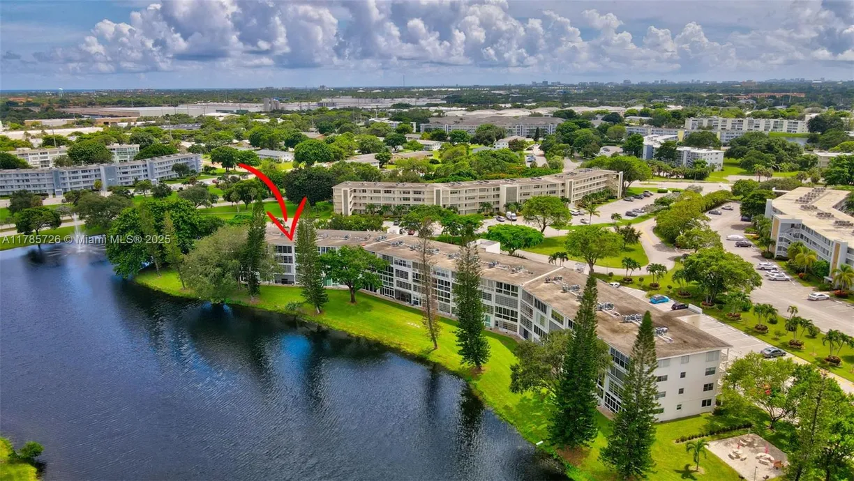 South Florida Real Estate | View 3023 Cambridge B, 3023 | 1 Bed, 1 Bath