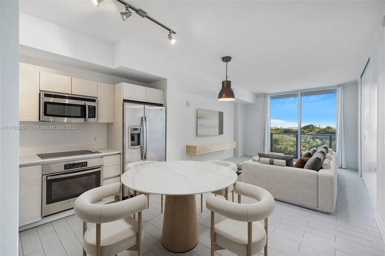 South Florida Real Estate | View 4250 Biscayne Blvd, 607 | 1 Bed, 1 Bath