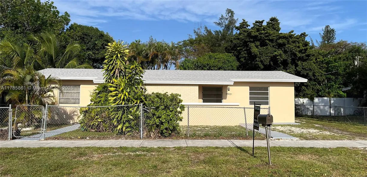 South Florida Real Estate | View  | 4 Beds, 2 Baths