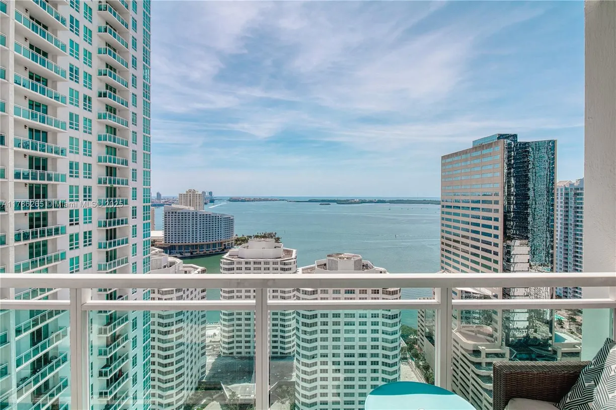 South Florida Real Estate | View 951 Brickell Ave, 2902 | 1 Bed, 1 Bath