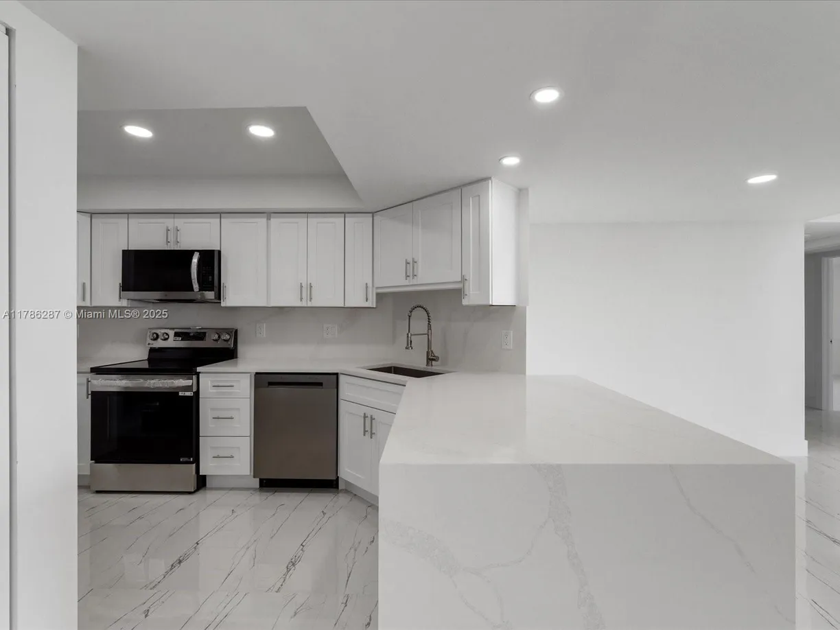 South Florida Real Estate | View 2000 Presidential Way, 901 | Listing