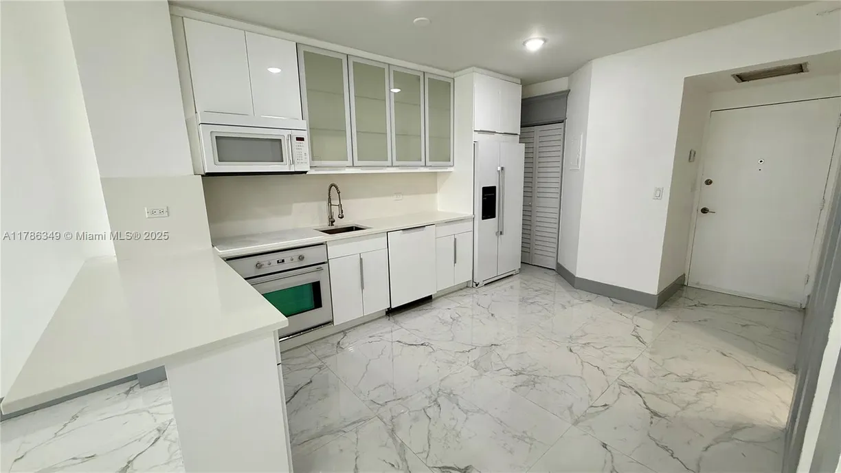 South Florida Real Estate | View 999 Brickell Bay Dr, 306 | 1 Bath