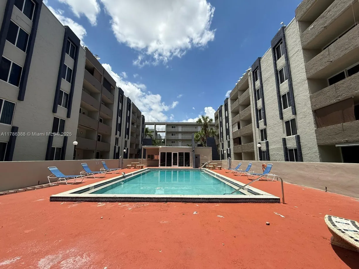 South Florida Real Estate | View 10000 NW 80th Ct, 2523 | 2 Beds, 2 Baths