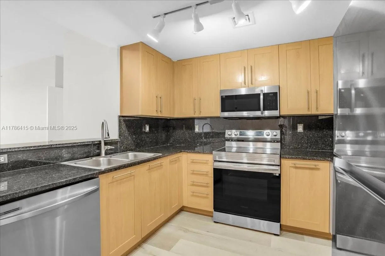 South Florida Real Estate | View 511 SE 5th Ave, 2109 | 2 Beds, 2 Baths