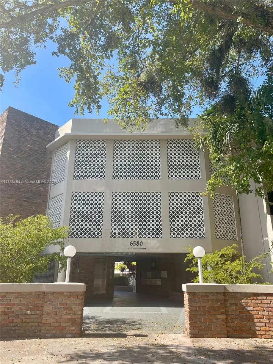 South Florida Real Estate | View 6580 Santona St, A21 | 1 Bath