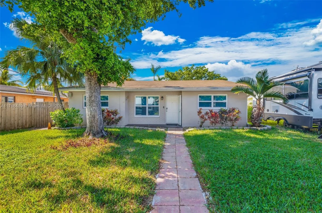 South Florida Real Estate | View 4330 SW 34th, Ln | Listing