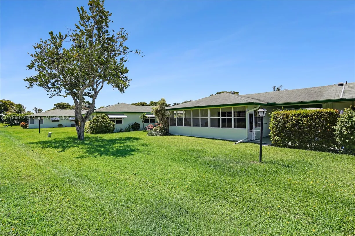 South Florida Real Estate | View 632 Hummingbird Ln | 2 Beds, 2 Baths
