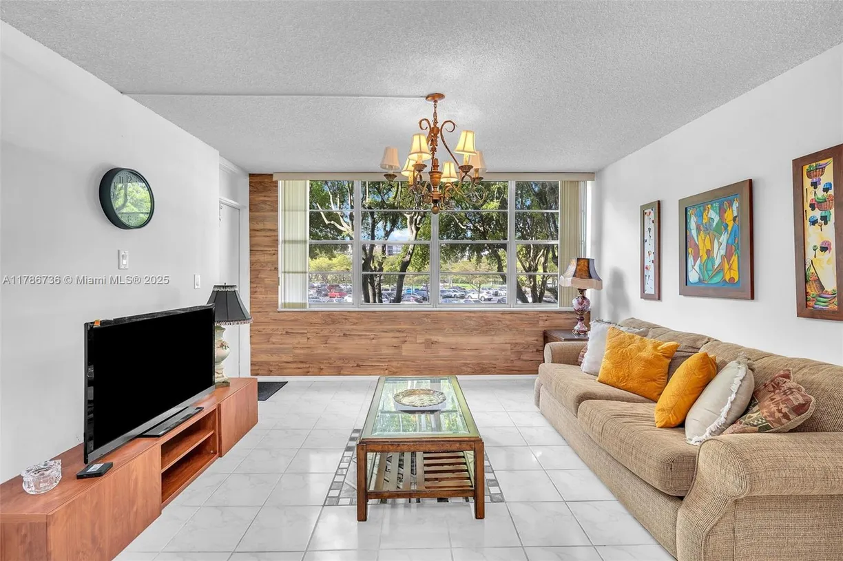 South Florida Real Estate | View 1400 Saint Charles Pl, 214 | 1 Bed, 1 Bath