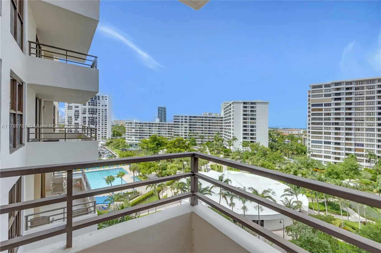 South Florida Real Estate | View 2500 PARKVIEW DRIVE, 1019 | Listing