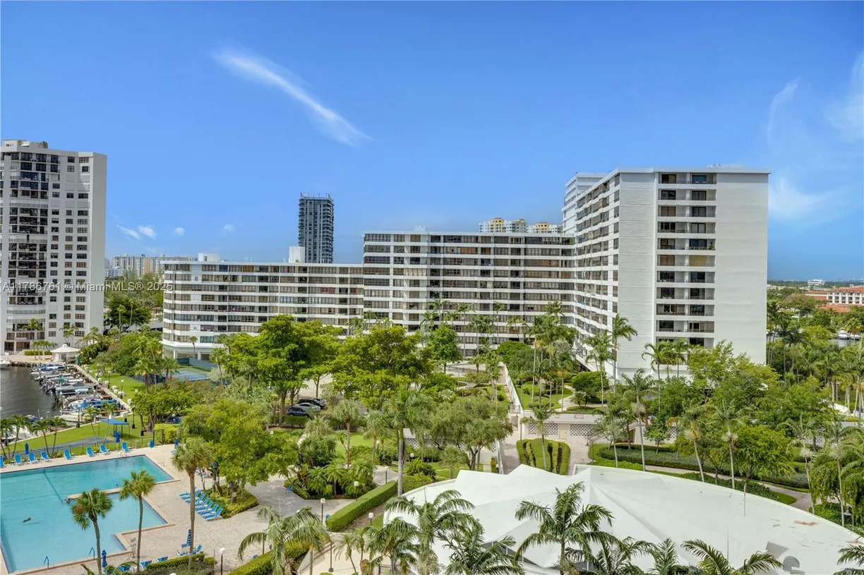 South Florida Real Estate | View 2500 PARKVIEW DRIVE, 1019 | 2 Beds, 2 Baths