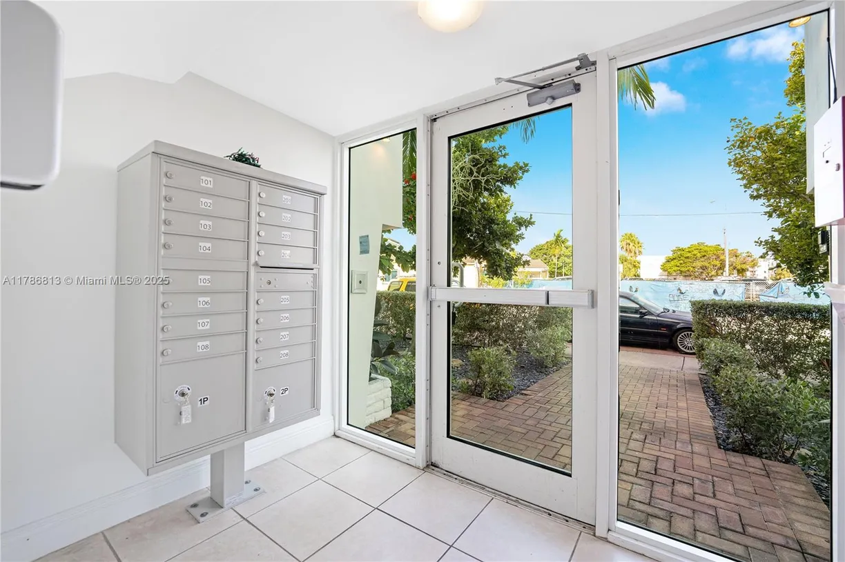 South Florida Real Estate | View 6971 Carlyle Ave, 104 | Listing