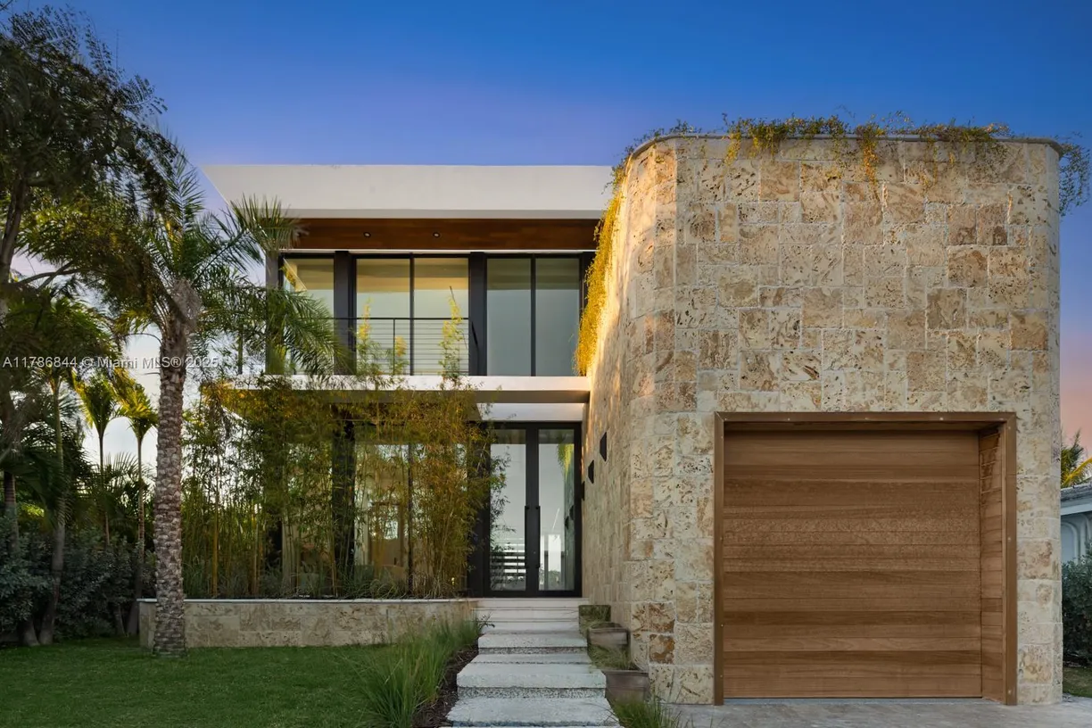 South Florida Real Estate | View 701 86th St | Listing