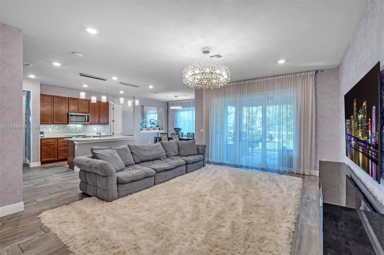 South Florida Real Estate | View 3813 Greenway Dr | 5 Beds, 3 Baths