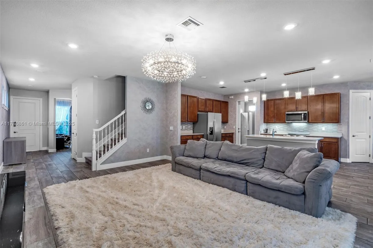 South Florida Real Estate | View 3813 Greenway Dr | Listing