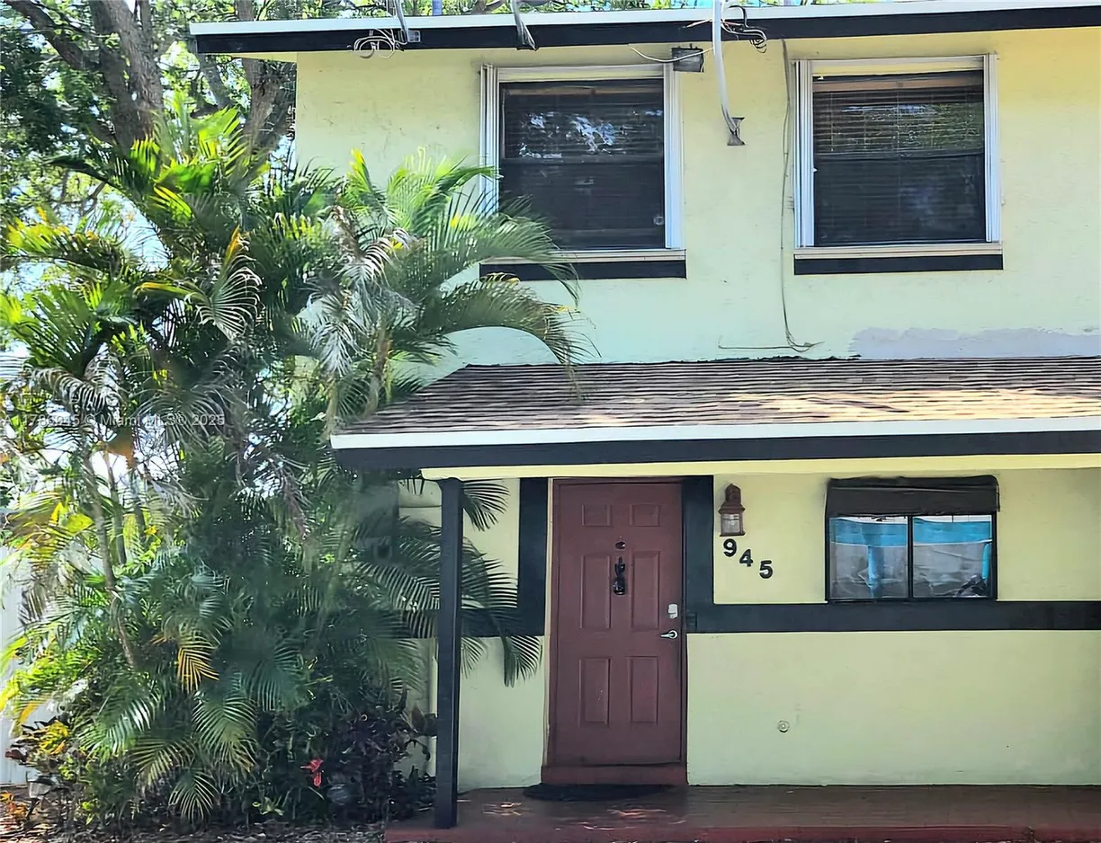 South Florida Real Estate | View 945 SW 8th St, 1 | 3 Beds, 2 Baths