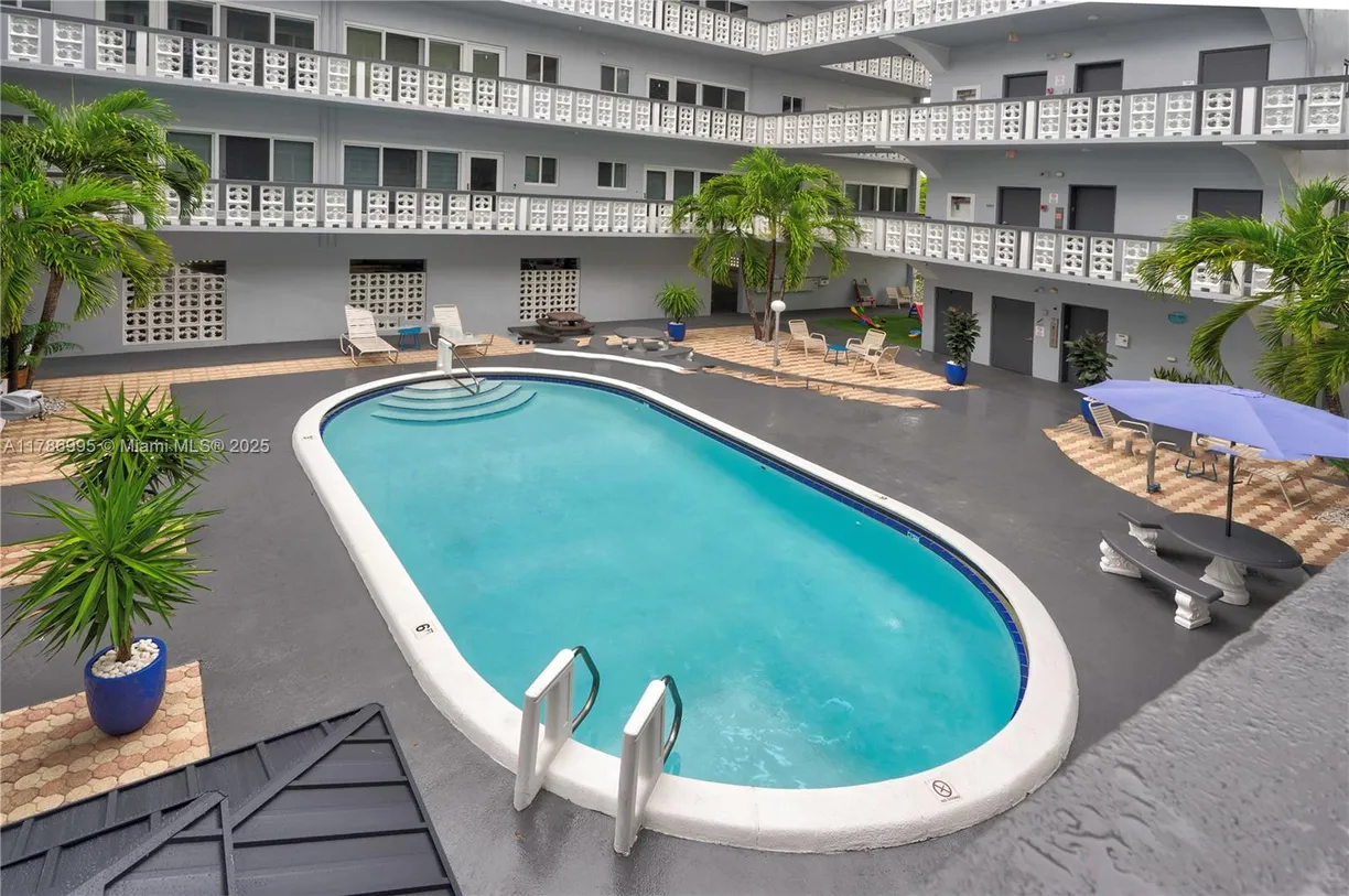 South Florida Real Estate | View 1818 Rodman St, 2E | Listing