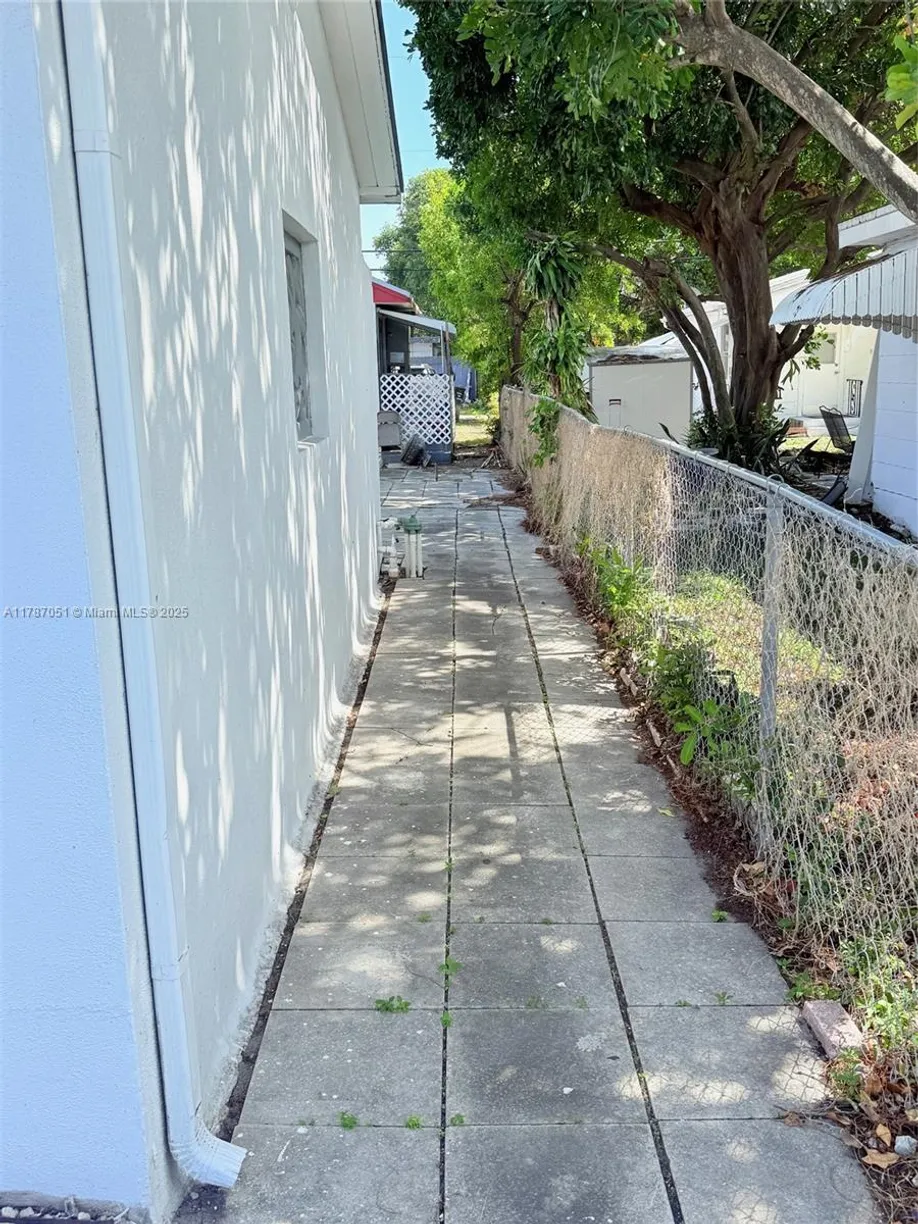 South Florida Real Estate | View 2318 Taft St, A | Listing