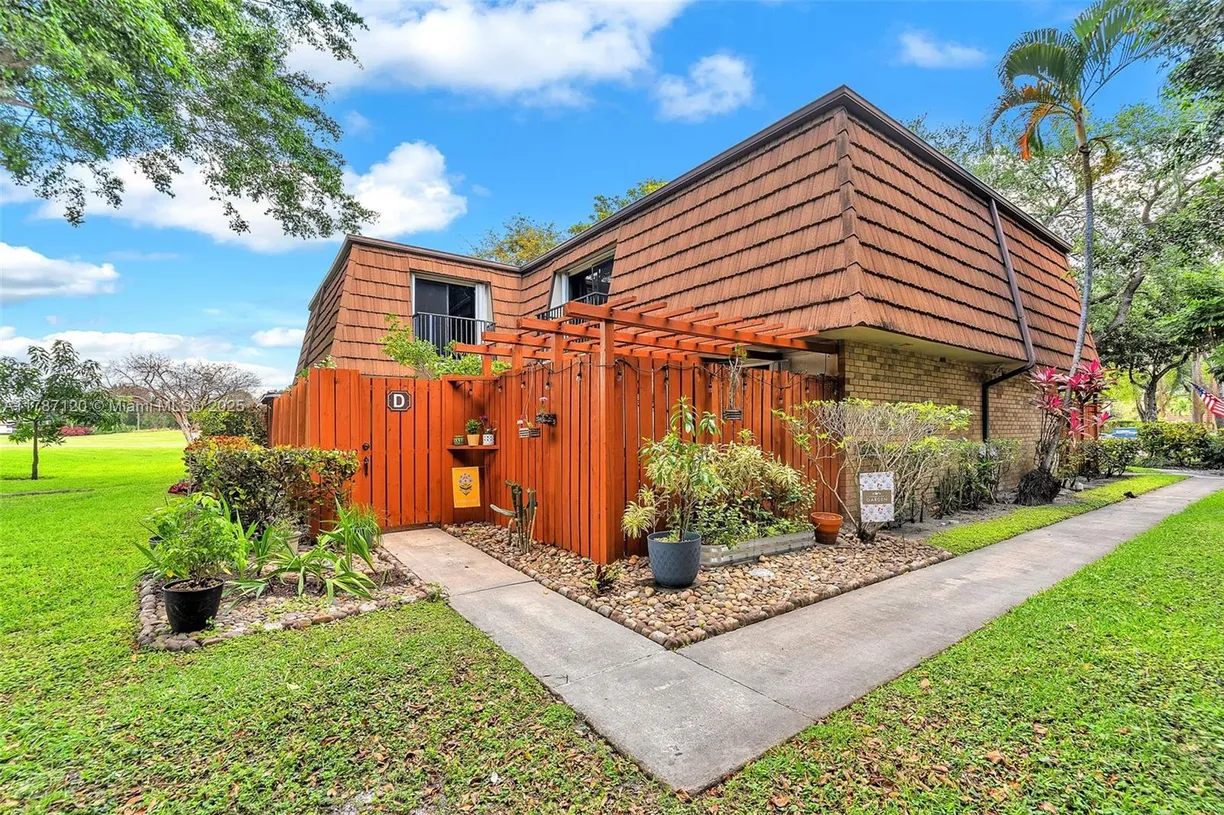 South Florida Real Estate | View 9153 SW 23rd St, D | Listing