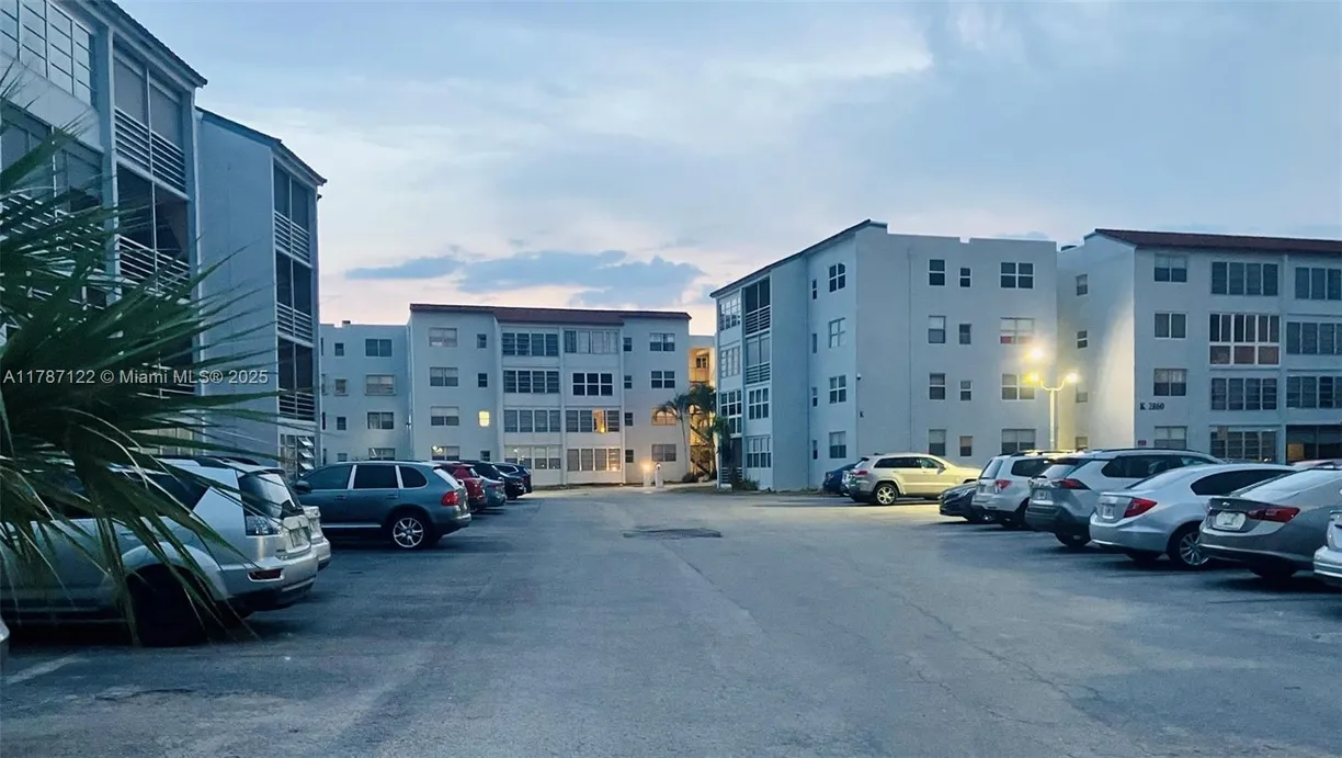 South Florida Real Estate | View 2840 Somerset Dr, 410M | 2 Beds, 2 Baths