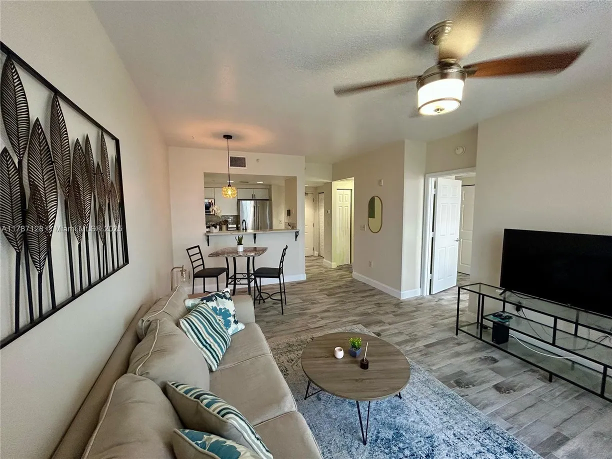 South Florida Real Estate | View 511 Lucerne Ave, 408 | 1 Bed, 1 Bath