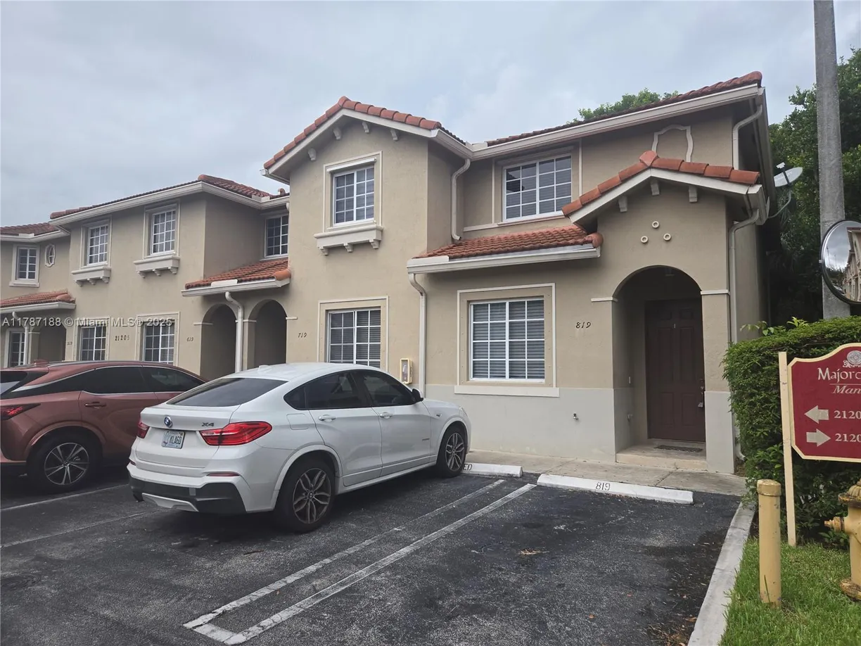 South Florida Real Estate | View 21205 NW 14 PL, 819 | 3 Beds, 3 Baths