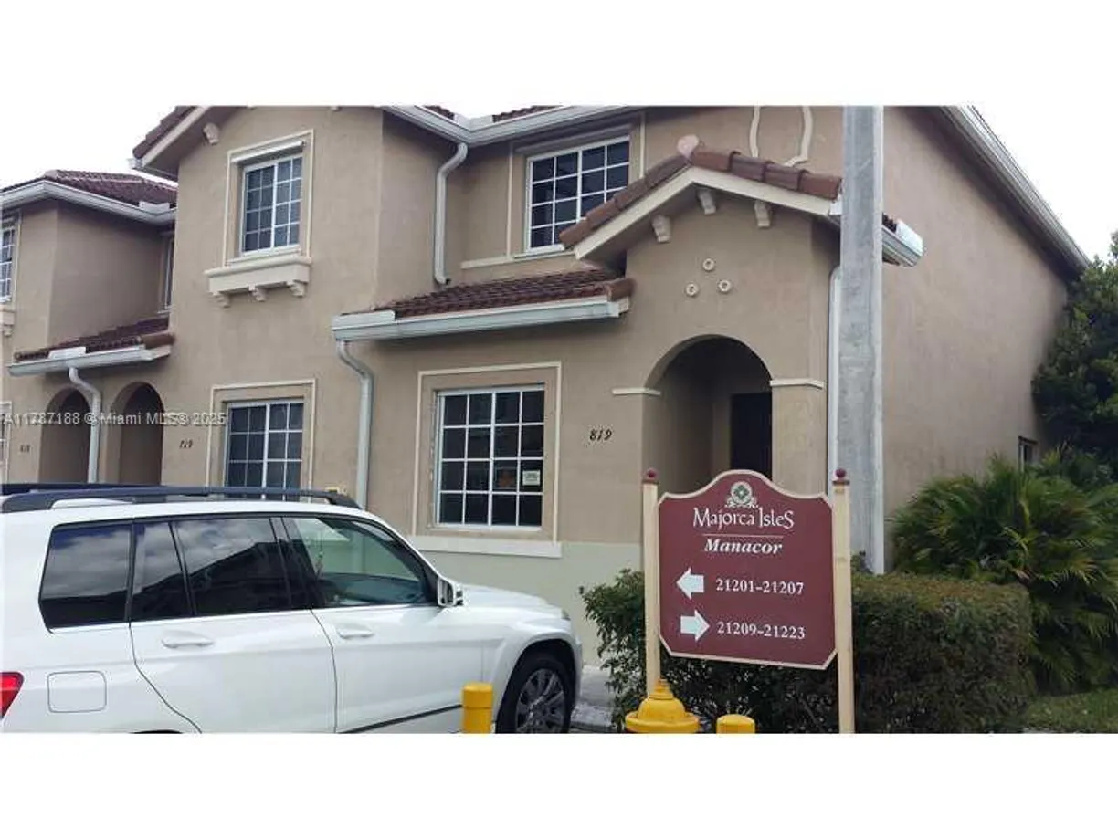 South Florida Real Estate | View 21205 NW 14 PL, 819 | 3 Beds, 3 Baths