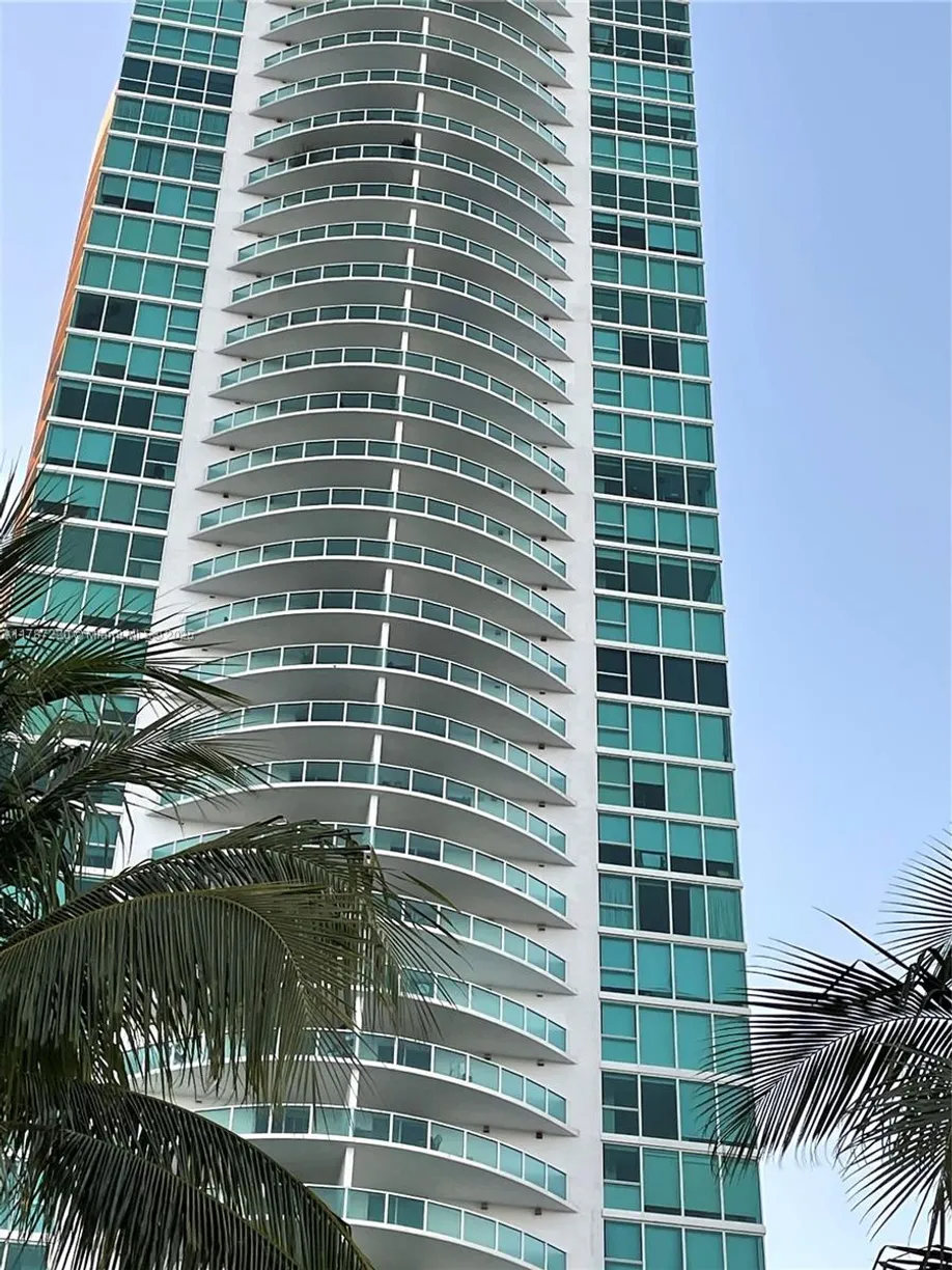 South Florida Real Estate | View 2101 Brickell Ave, 502 | 1 Bed, 1 Bath