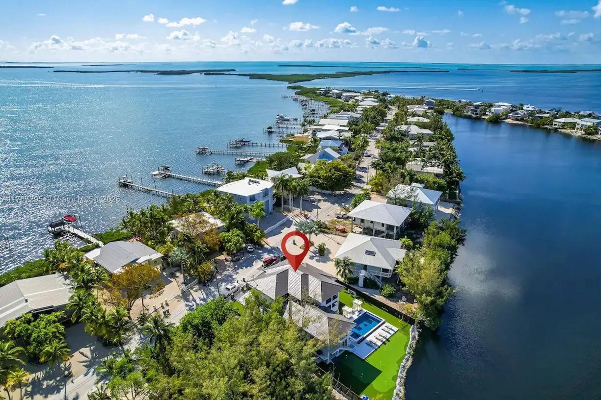 South Florida Real Estate | View 32 N Bounty Ln | 5 Beds, 5 Baths