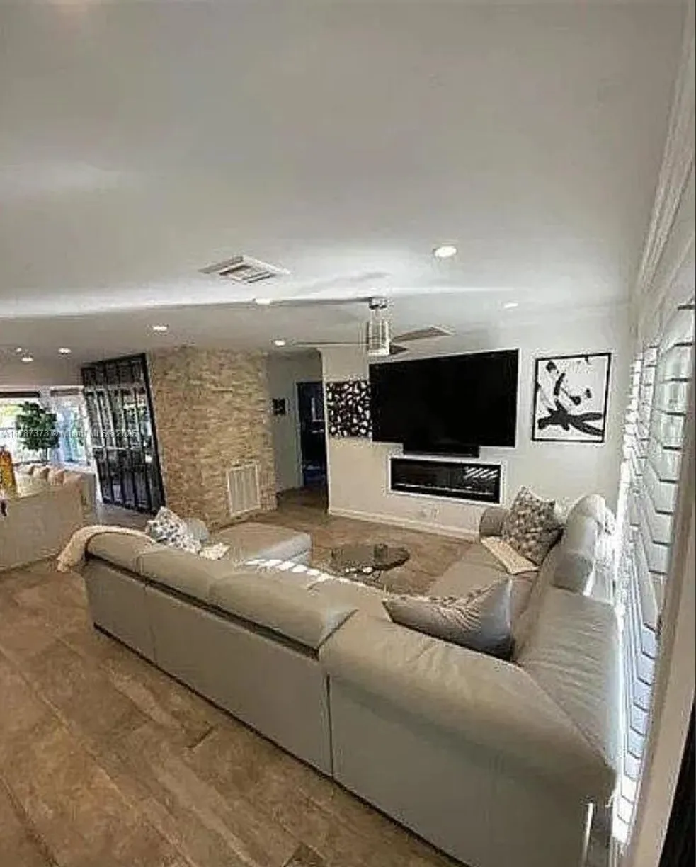 South Florida Real Estate | View 1614 SE 10th Ave | Listing