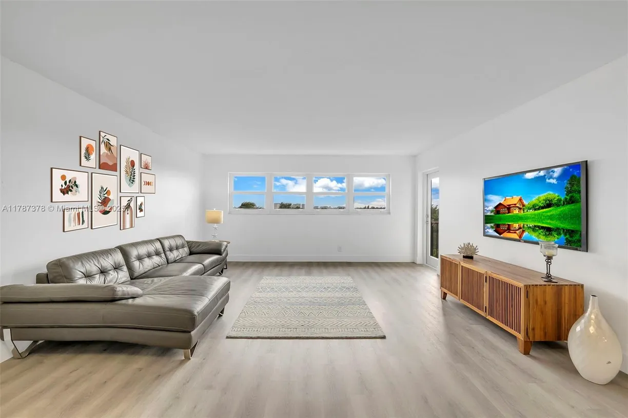 South Florida Real Estate | View 3200 Port Royale Dr N, 704 | 1 Bed, 1 Bath