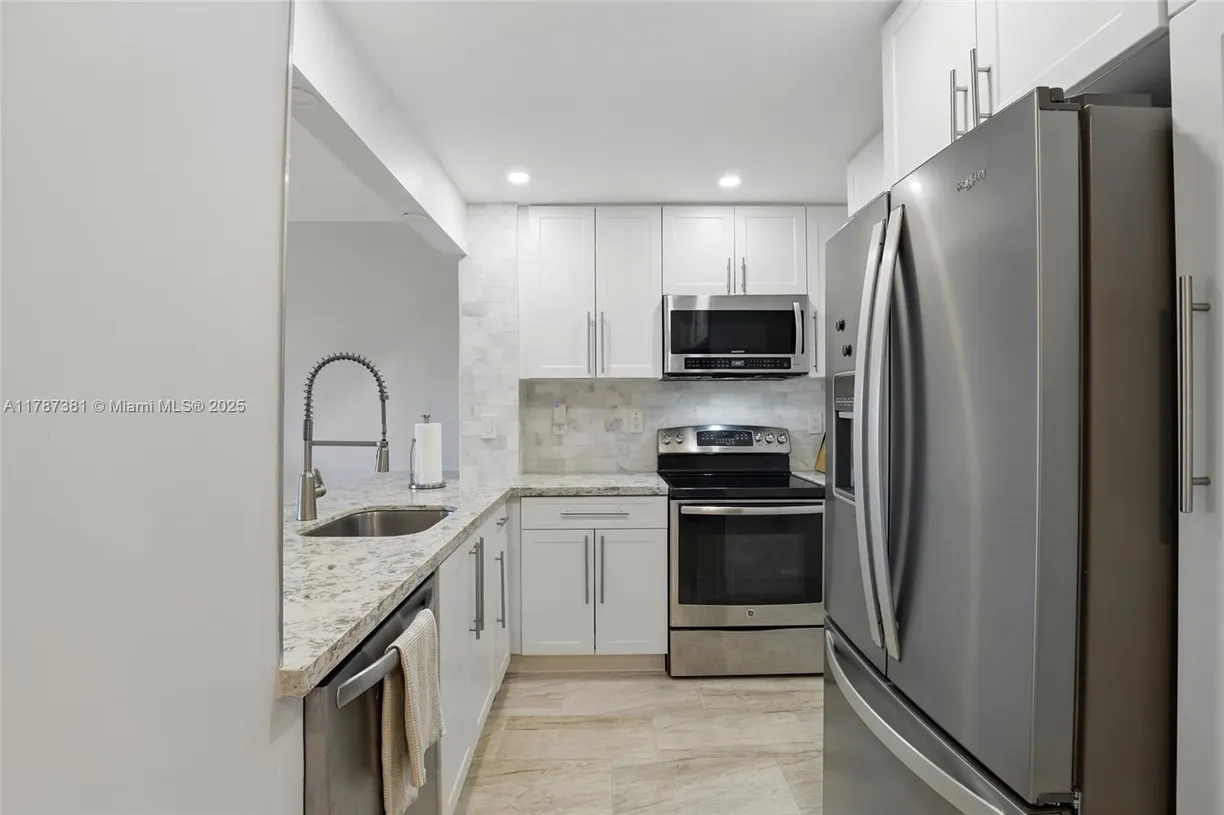 South Florida Real Estate | View 1831 NE 38th St, 402 | 1 Bed, 1 Bath