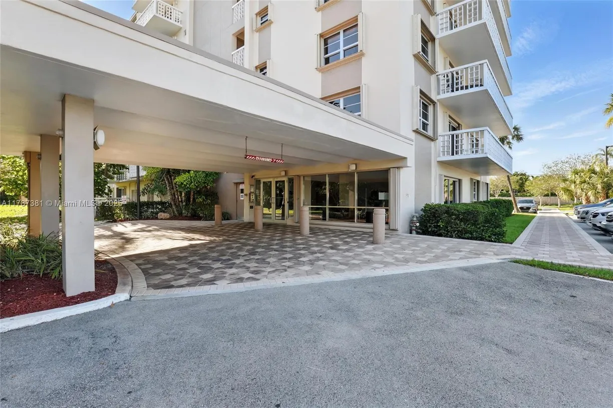 South Florida Real Estate | View 1831 NE 38th St, 402 | Listing