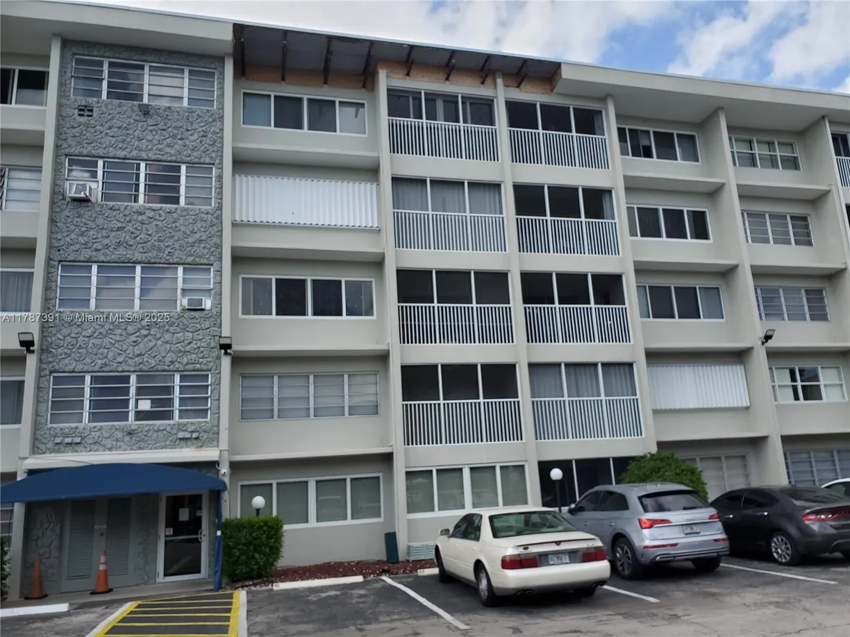 South Florida Real Estate | View 330 SE 2nd St, 203H | 1 Bed, 1 Bath