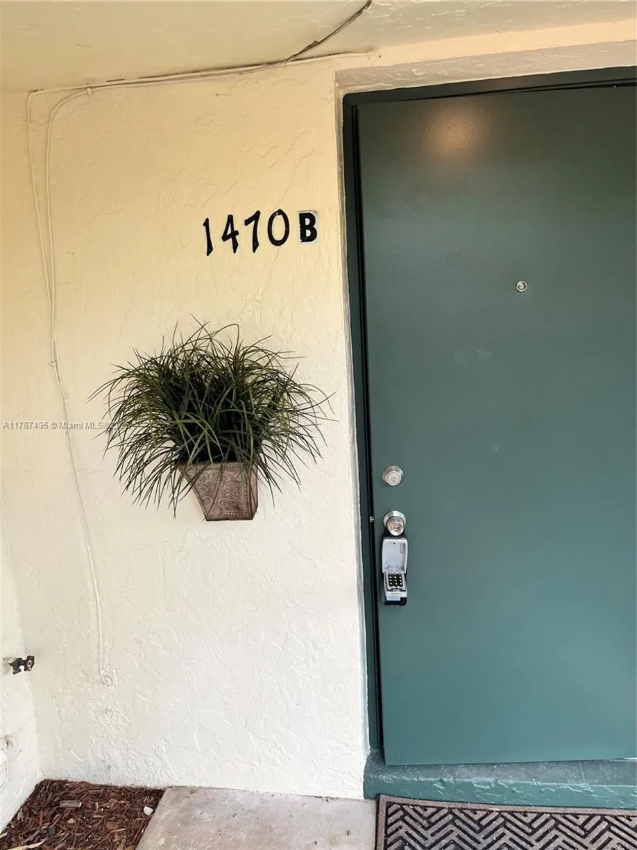 South Florida Real Estate | View  | 3 Beds, 2 Baths