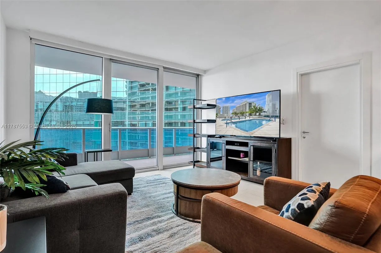 South Florida Real Estate | View 200 Biscayne Boulevard Way, 3211 | 1 Bed, 1 Bath