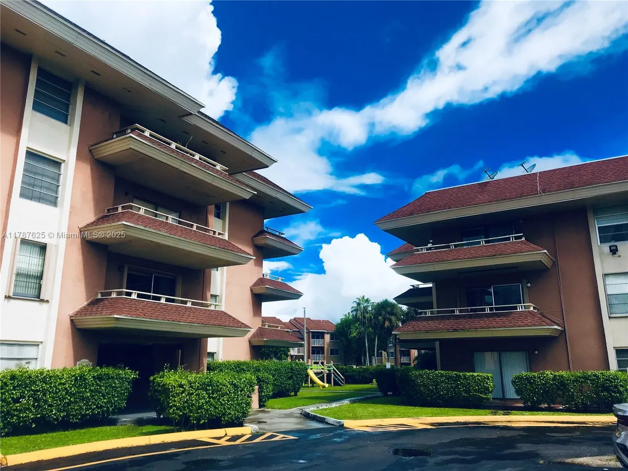 South Florida Real Estate | View 17600 NW 68th Ave, B3006 | 2 Beds, 2 Baths